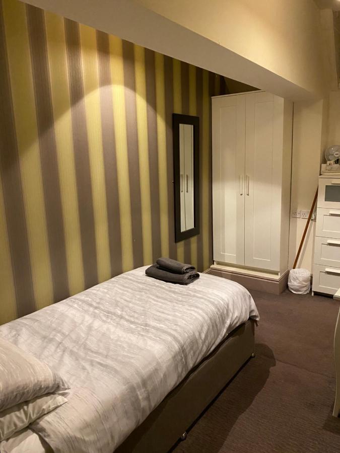The Stag Hotel Northwood  ภายนอก รูปภาพ