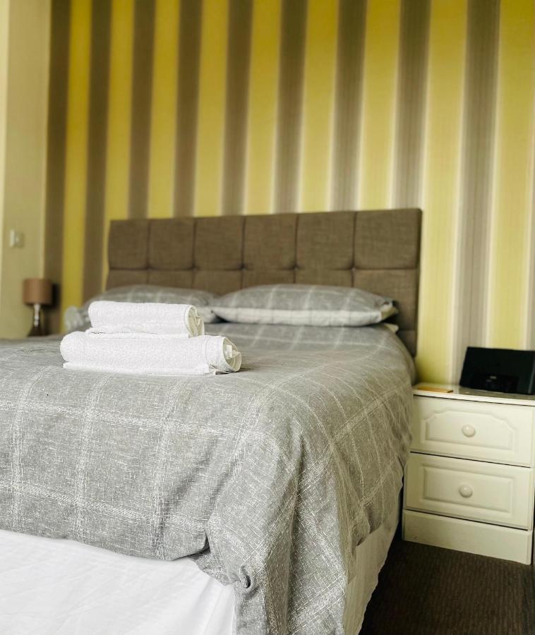 The Stag Hotel Northwood  ภายนอก รูปภาพ