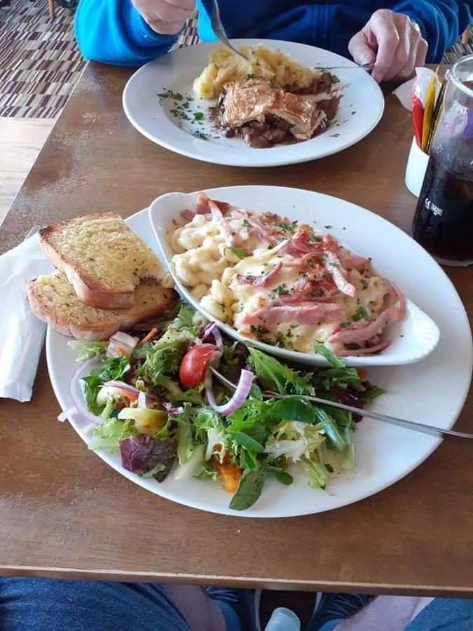 The Stag Hotel Northwood  ภายนอก รูปภาพ