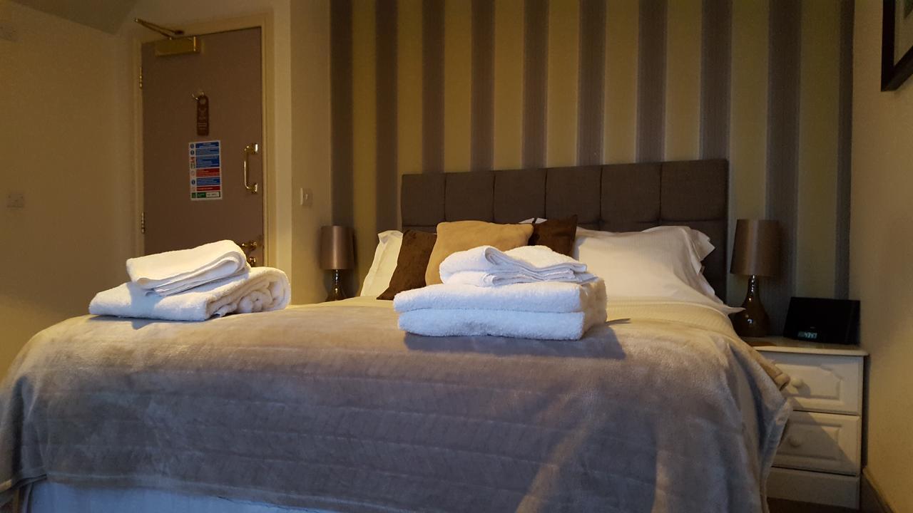 The Stag Hotel Northwood  ภายนอก รูปภาพ