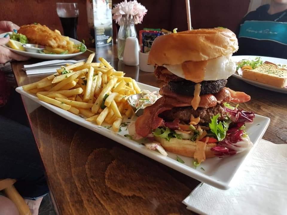 The Stag Hotel Northwood  ภายนอก รูปภาพ