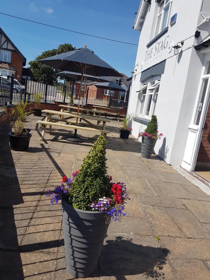 The Stag Hotel Northwood  ภายนอก รูปภาพ
