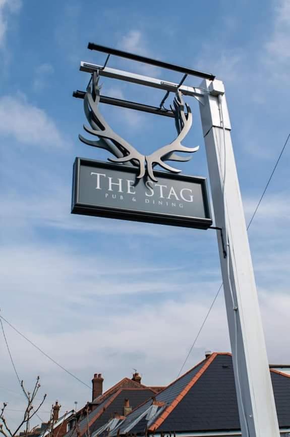 The Stag Hotel Northwood  ภายนอก รูปภาพ
